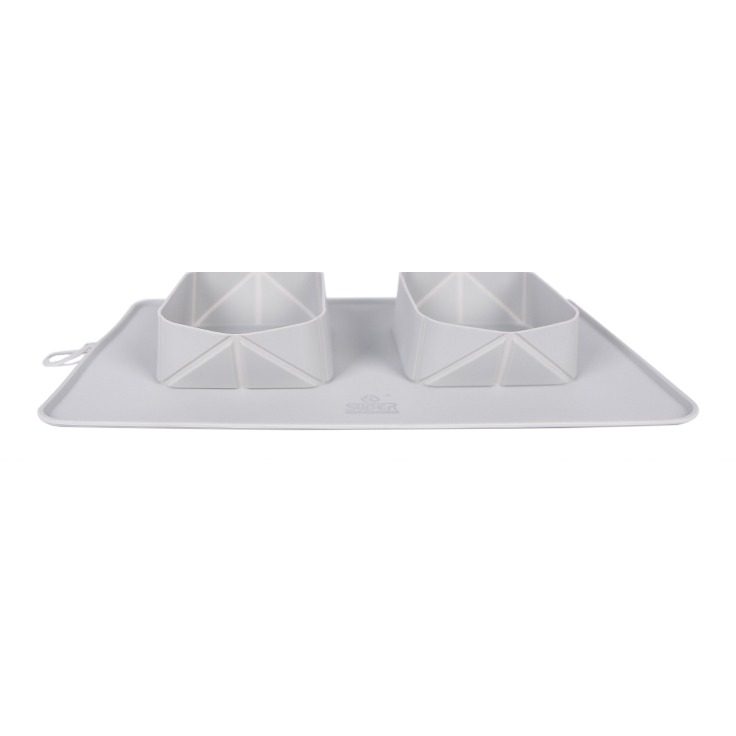 Folding Silicone Feeding Mat - Raised-edge silicone mat that contains every spill